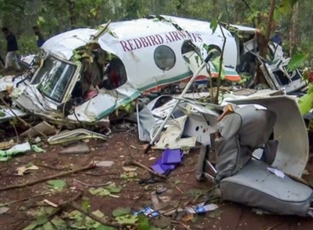 झारखंड एयर एंबुलेंस हादसा: 8 लाख का कर्ज, जिंदगी की जंग और एक अधूरी उड़ान – चतरा क्रैश की दर्दनाक कहानी